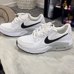 Nike Women's Air Max White and Black Sneakers